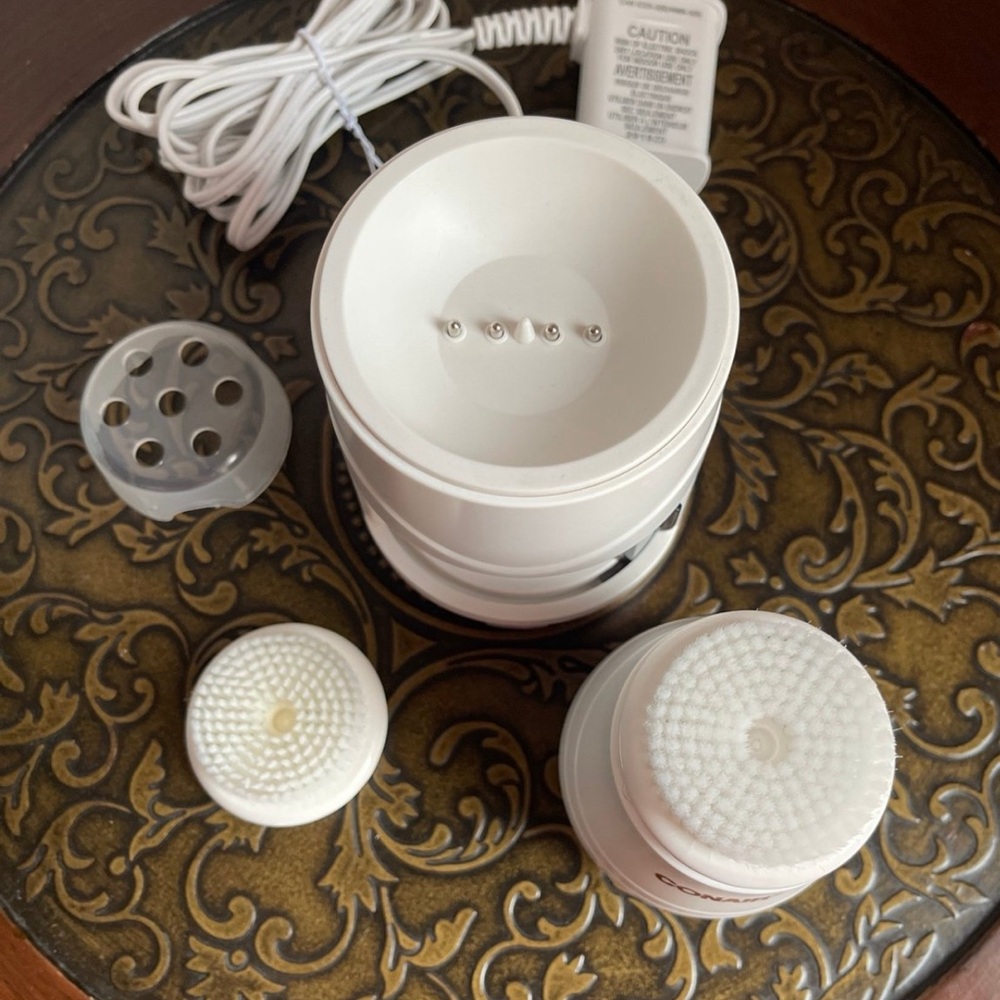 Conair Sonic Facial Brush (UV sterilizer) - Picture 4 of 7